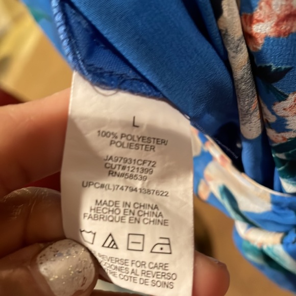 Floral V-Neck  and drop back Romper - Picture 3 of 4